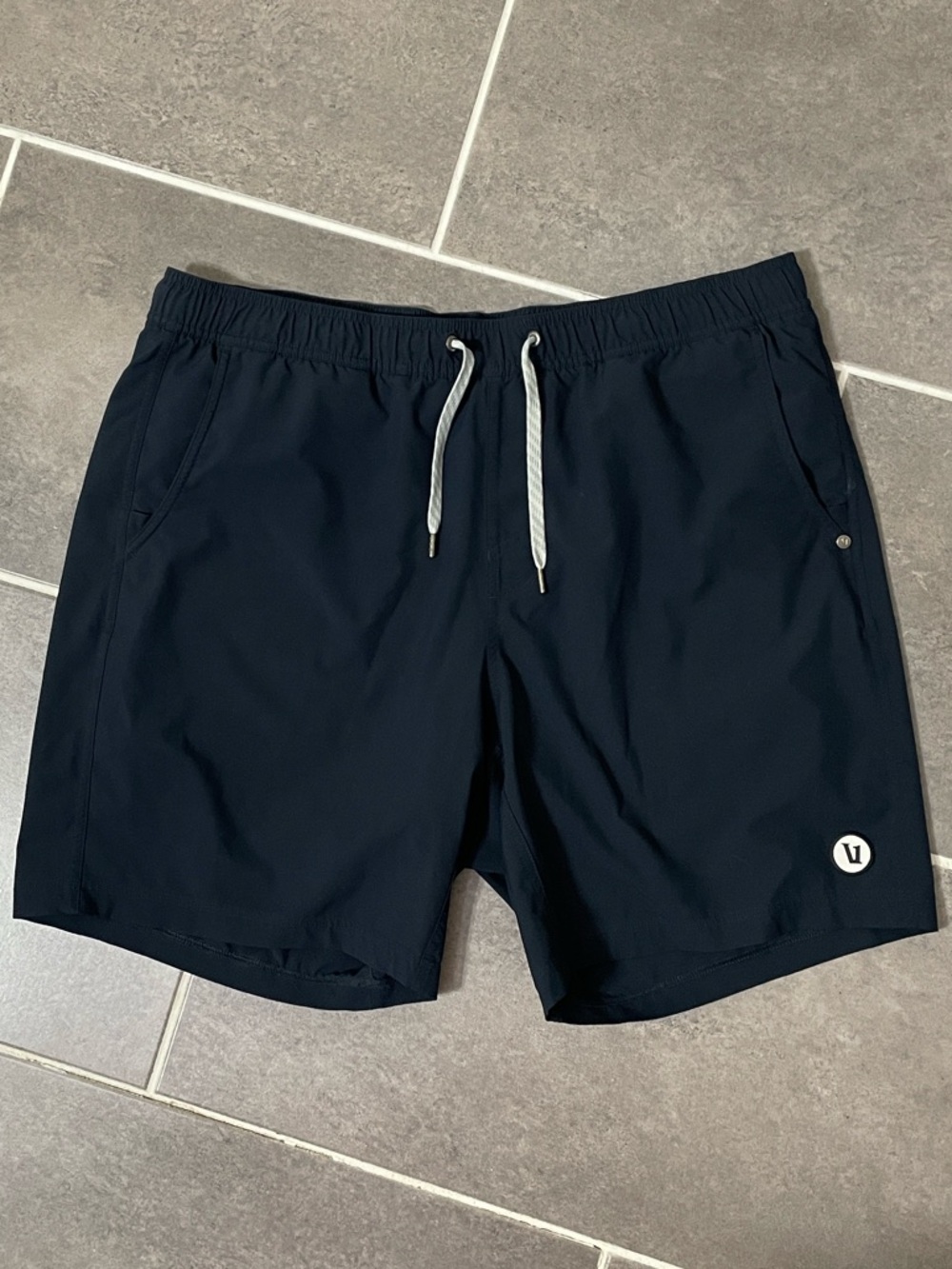 Vuori Kore Short Lined 7" size XL - Picture 2 of 11